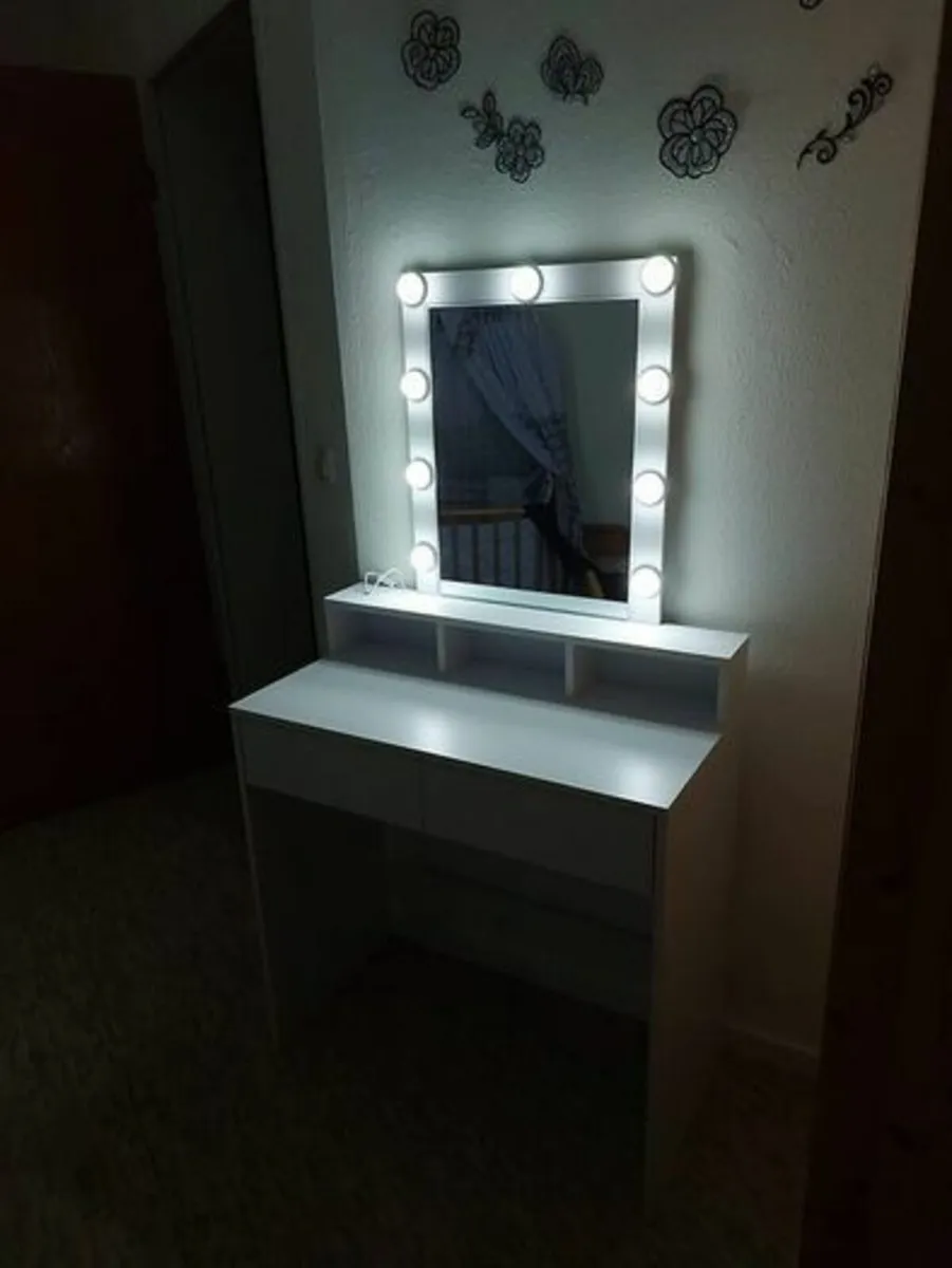 Dressing table LED lights - Image 1