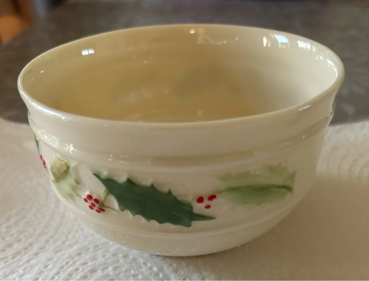 Collectors Belleek Holly sugar bowl and jug - Image 2