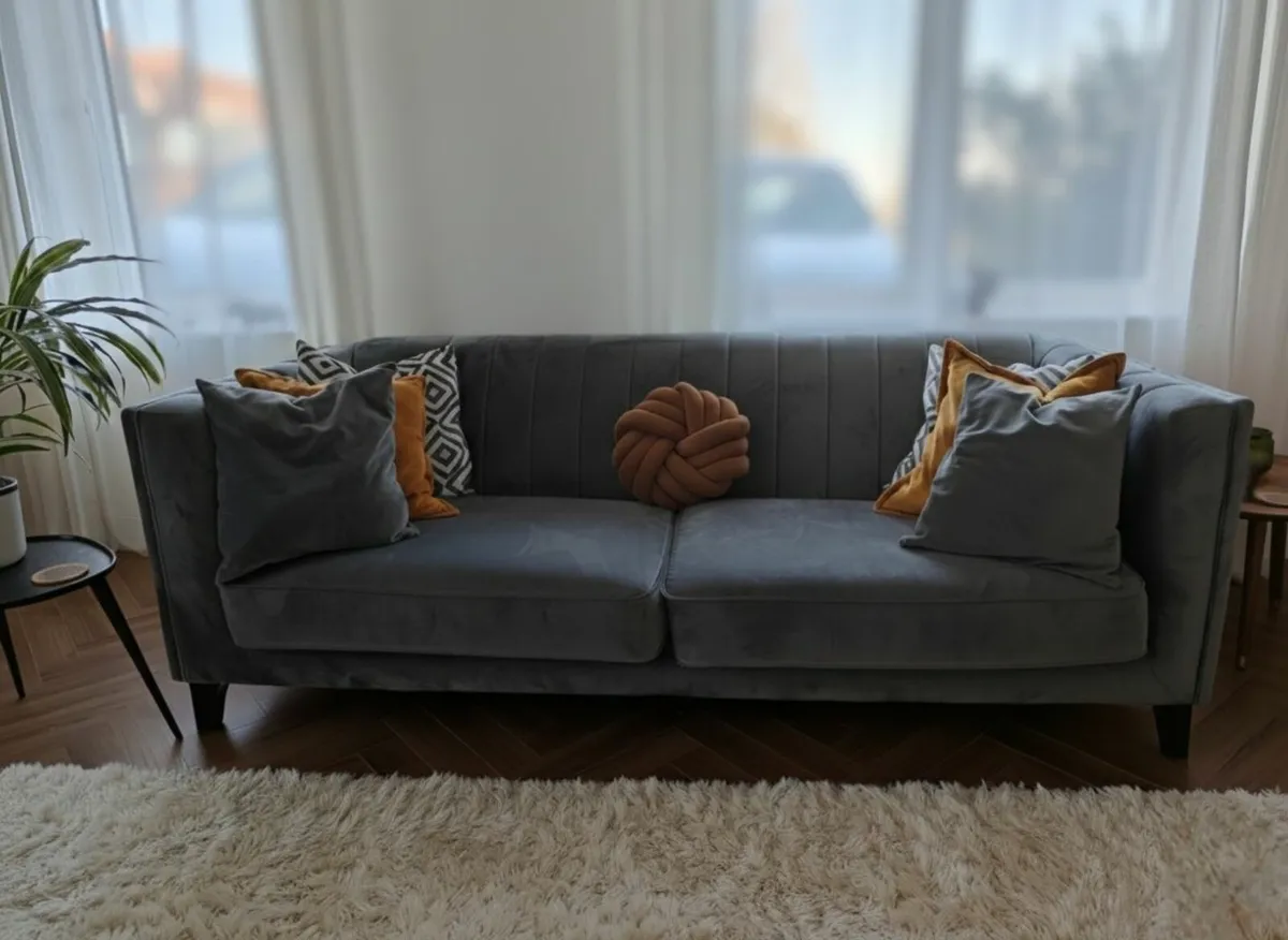 Couch - Image 1