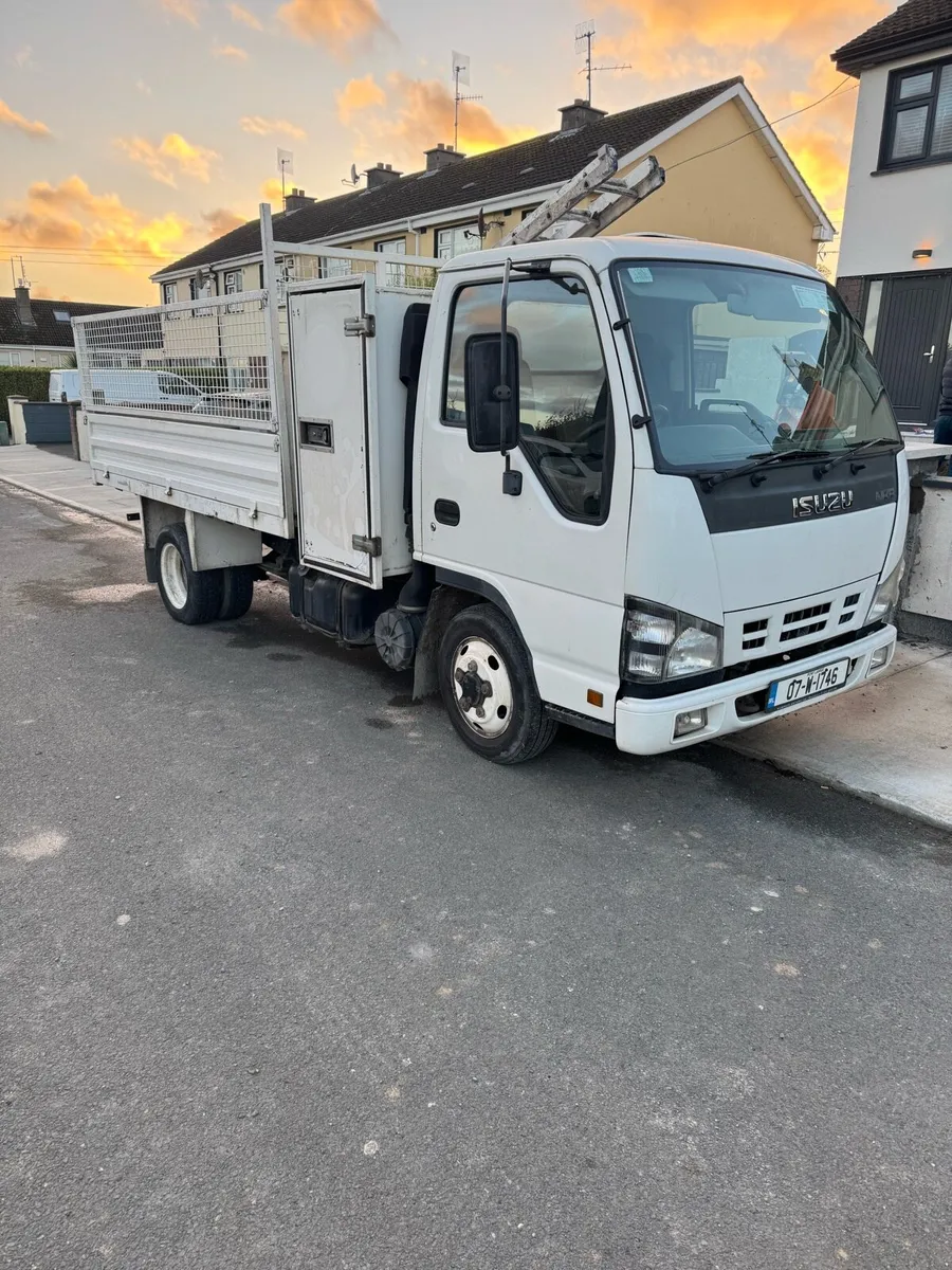 3 1/2 tonne 07 isuzu tipper - Image 1