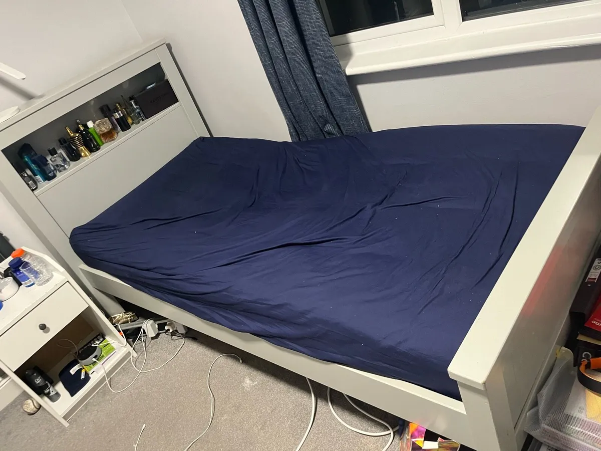 Single bed - Image 2