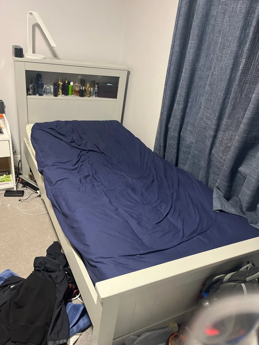 Single bed - Image 1