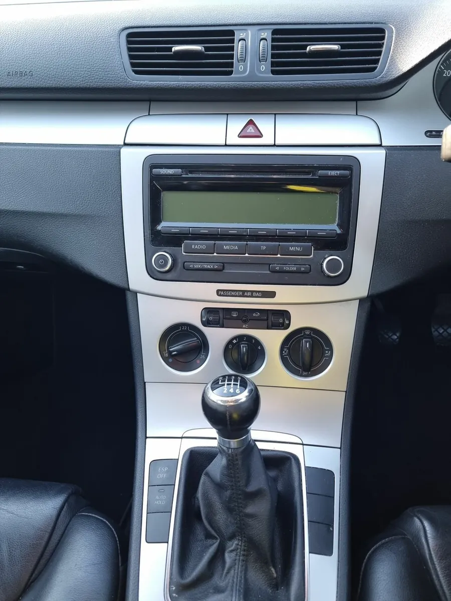 Volkswagen Passat 2008 - Image 2