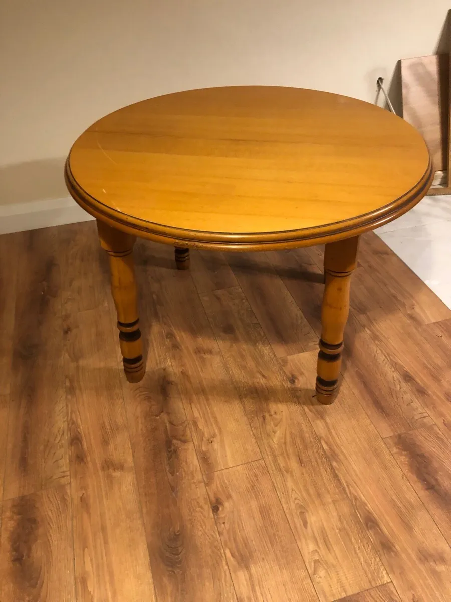 Kitchen table - Image 1