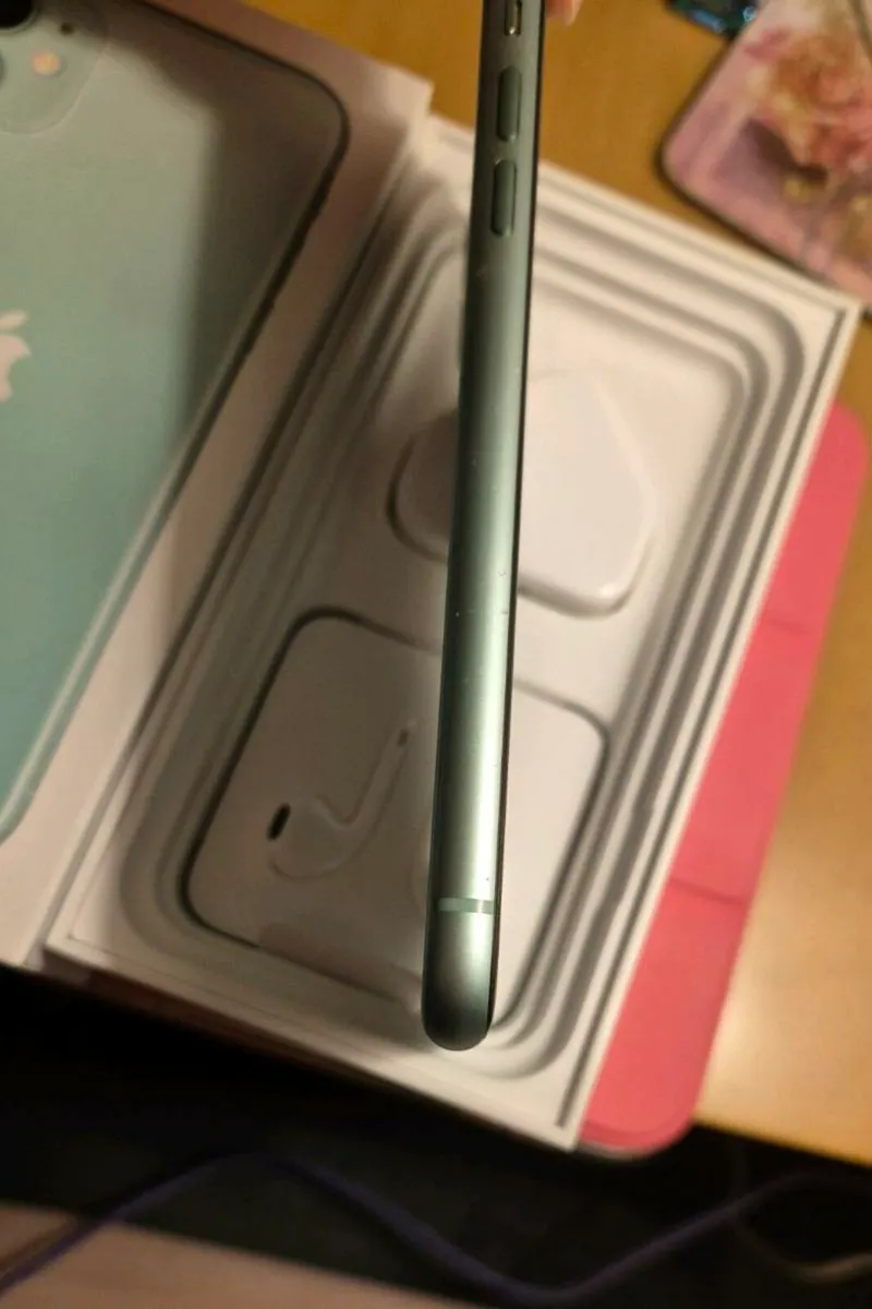 Iphone 11 green 128 gb - Image 3