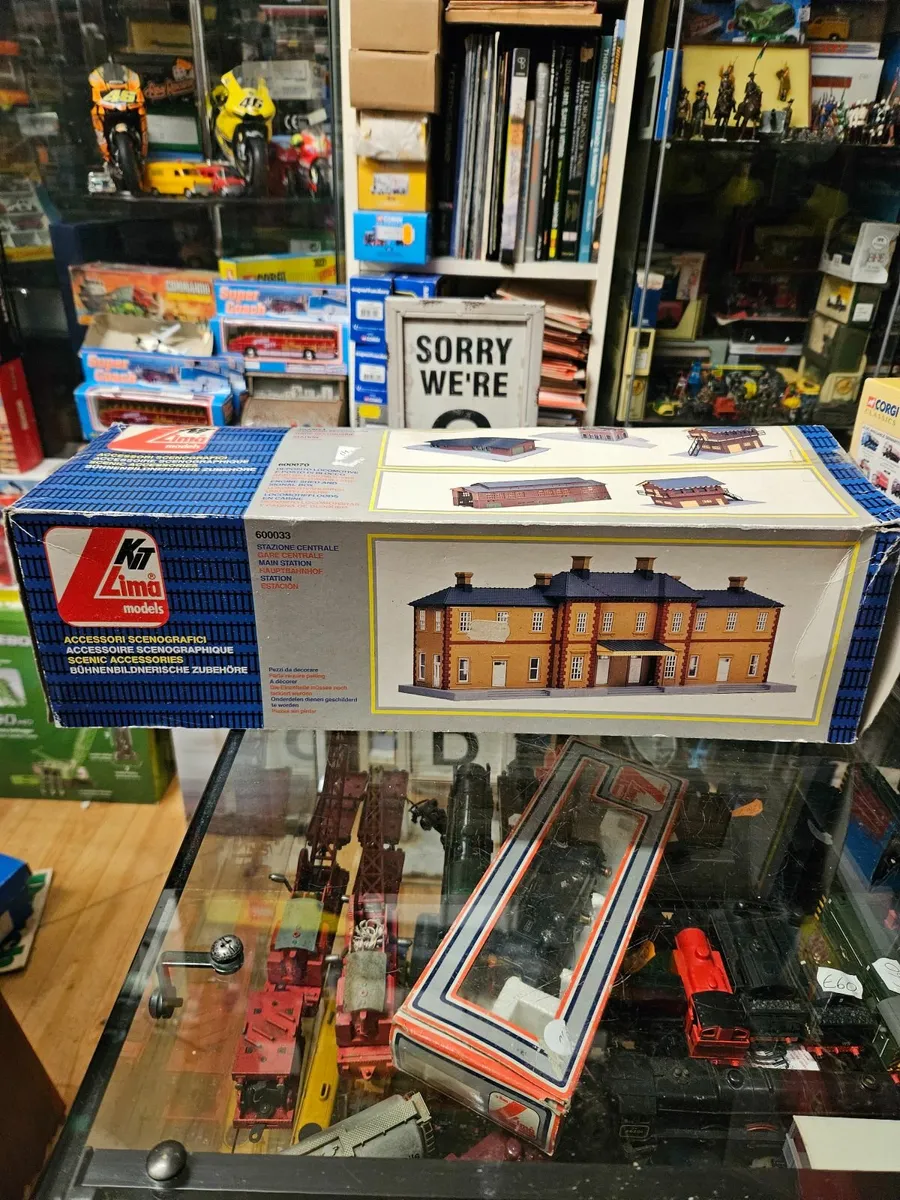 Hornby Lima OO Gauge Train Station - Image 1