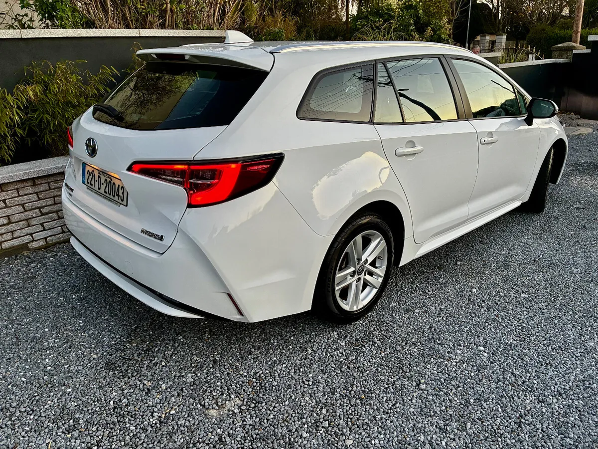 Toyota Corolla 2022 Hybrid Estate - Image 4