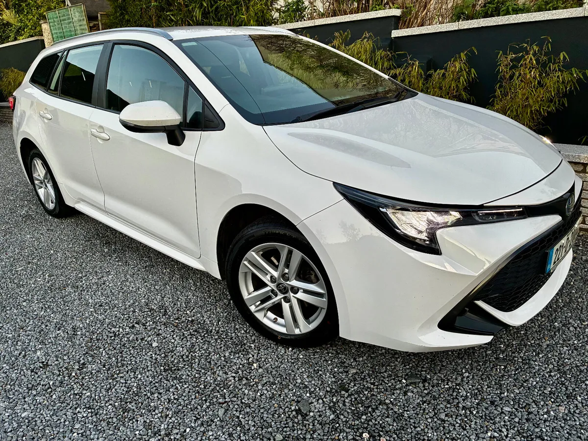 Toyota Corolla 2022 Hybrid Estate - Image 3