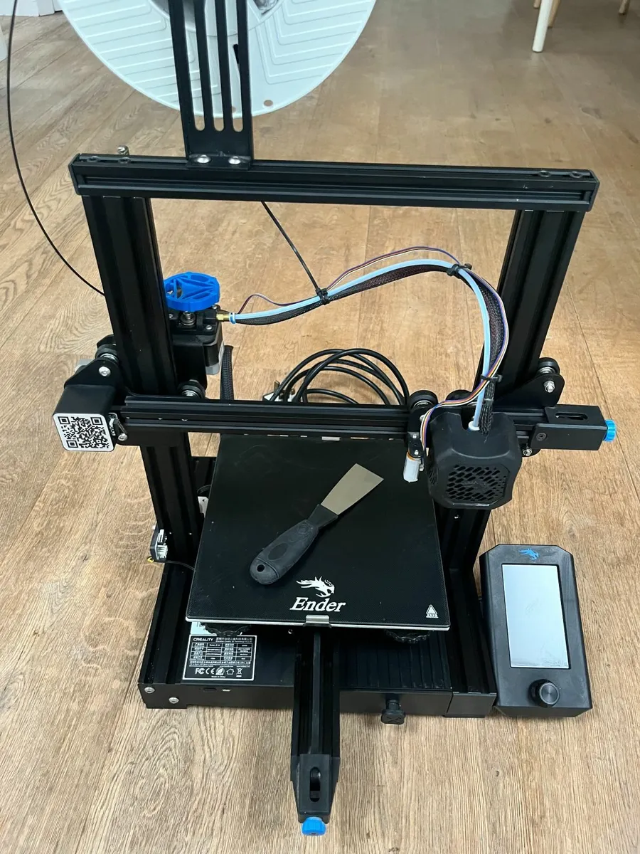 3D Printer Ender 3 v2 with BLTouch bed leveling