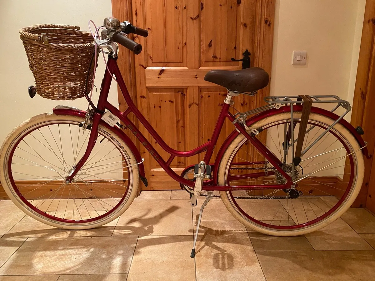 Raleigh Willow 700c Cherry Red Hybrid - Image 2