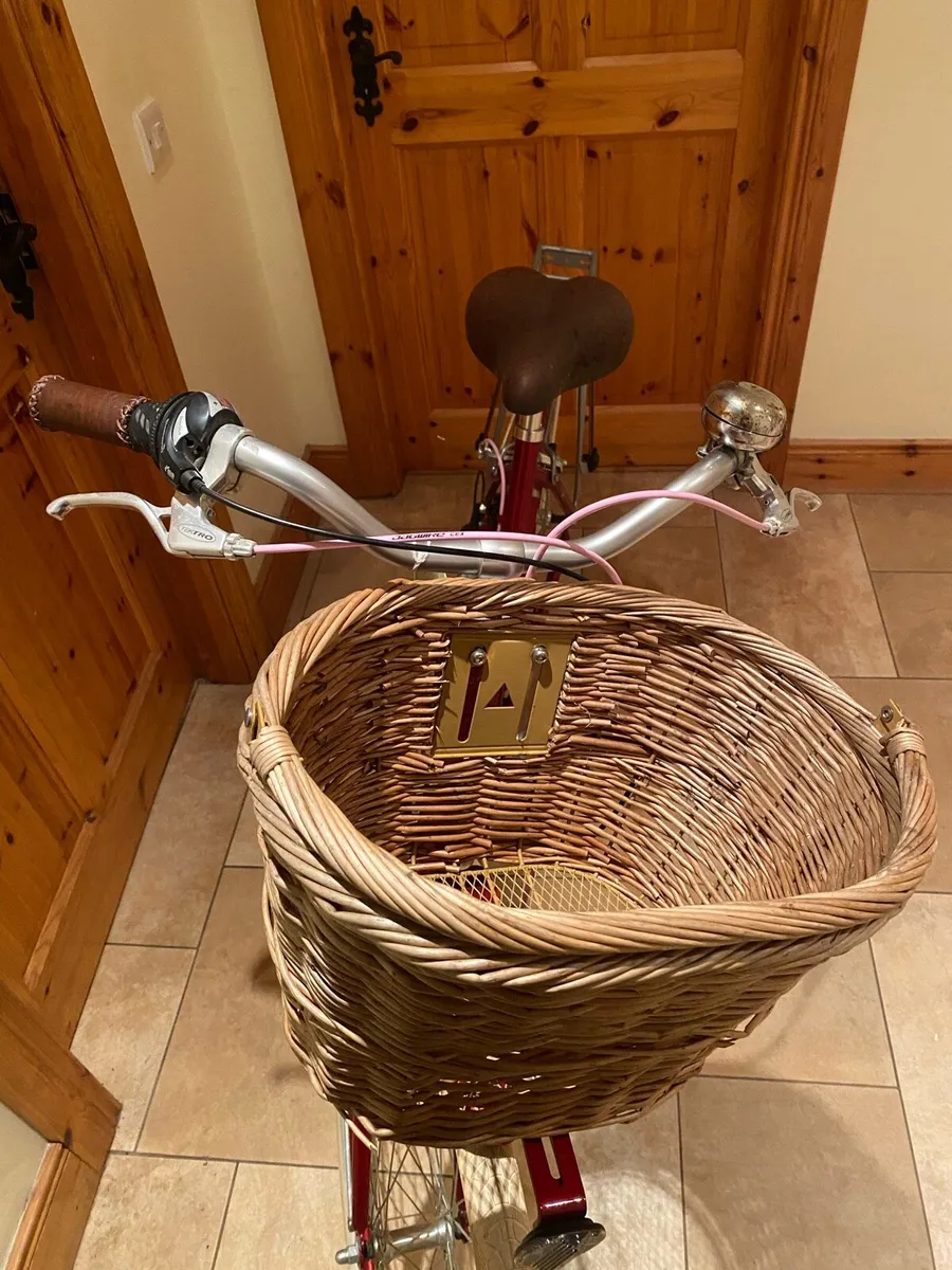 Raleigh Willow 700c Cherry Red Hybrid - Image 4