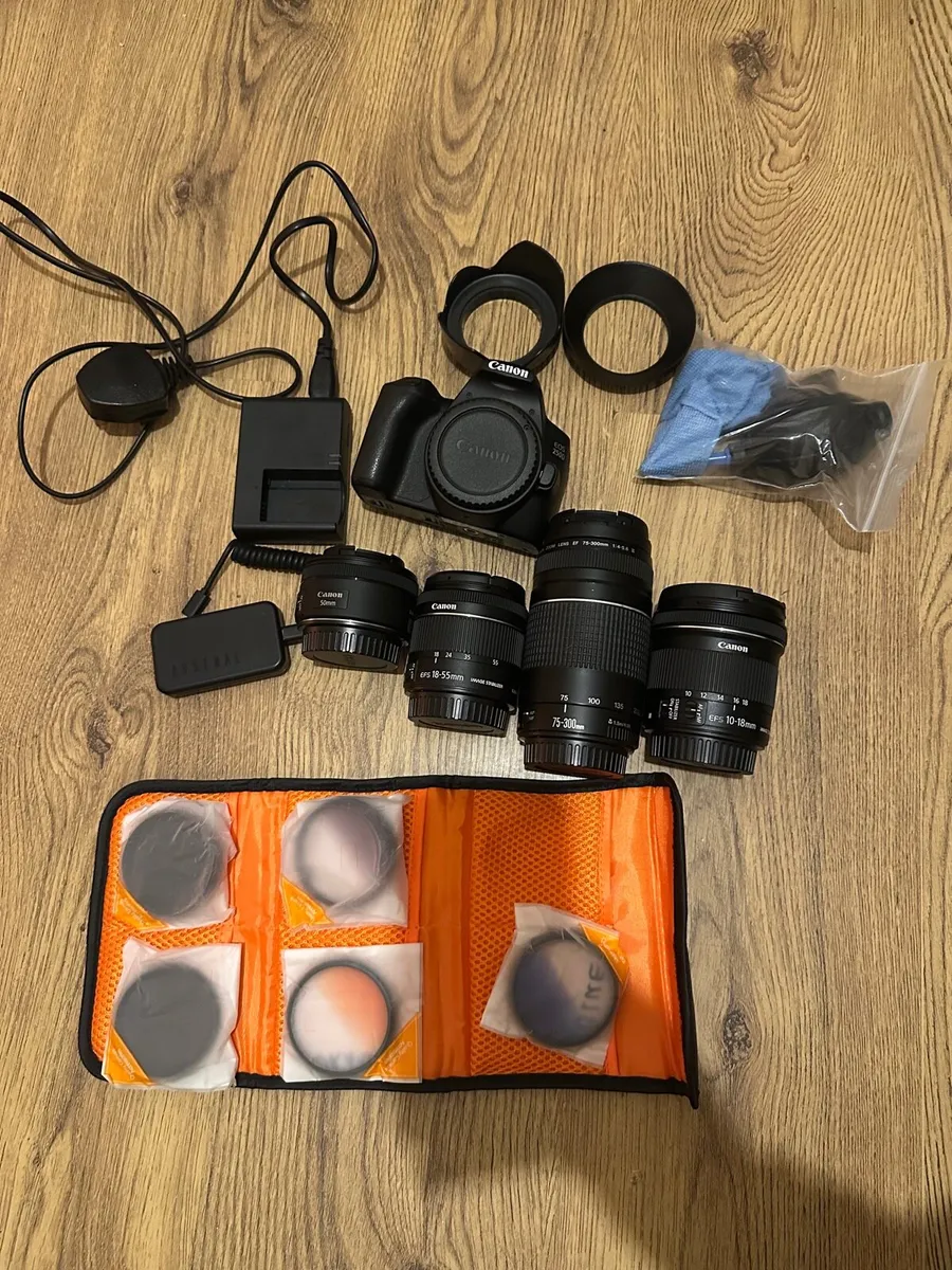 Canon 250D - Like New condition with 4 lenses - Image 1