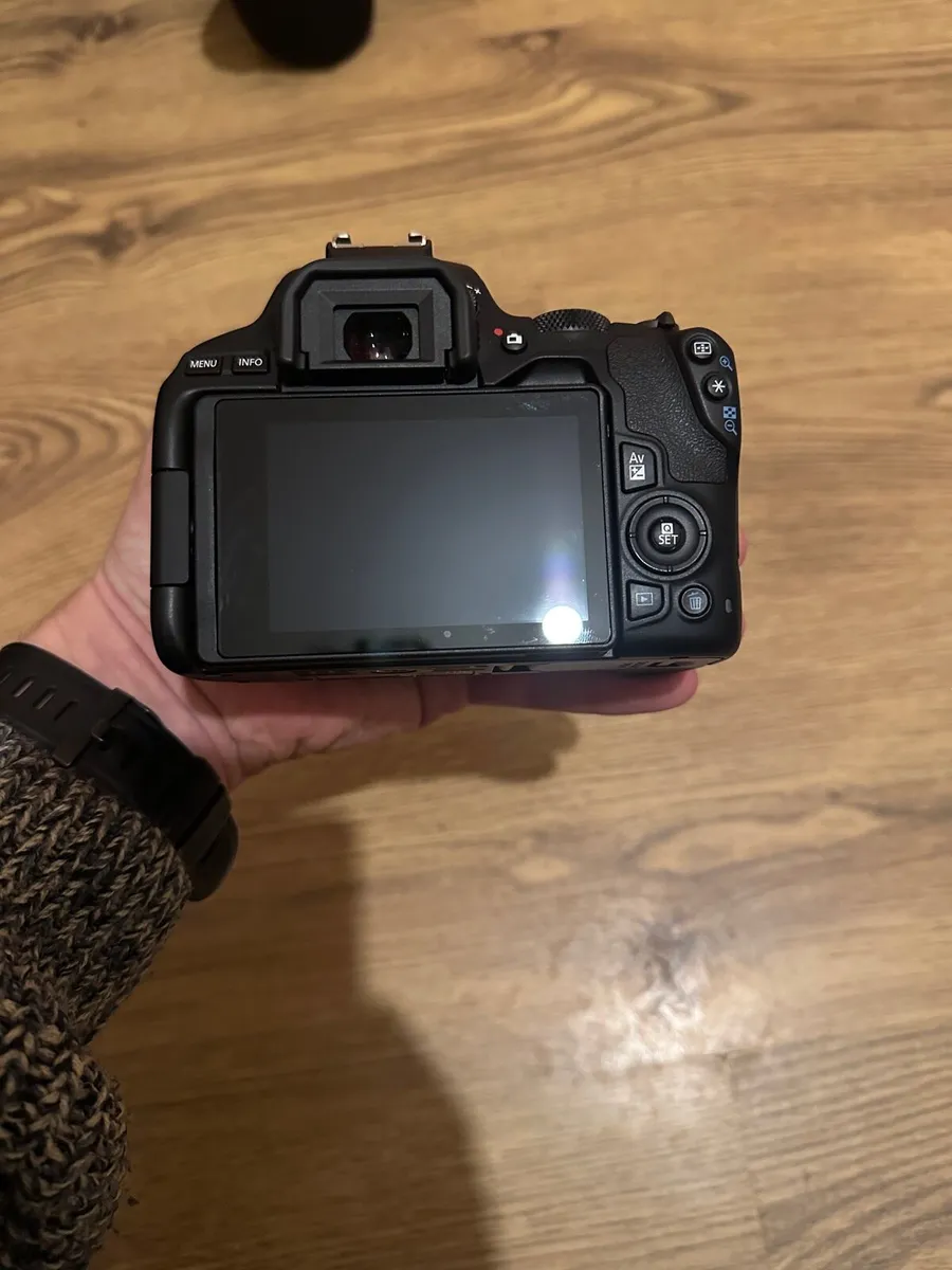 Canon 250D - Like New condition with 4 lenses - Image 3