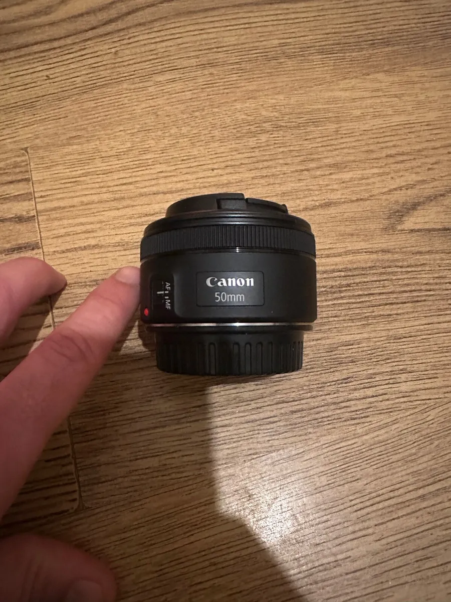 Canon 250D - Like New condition with 4 lenses - Image 4