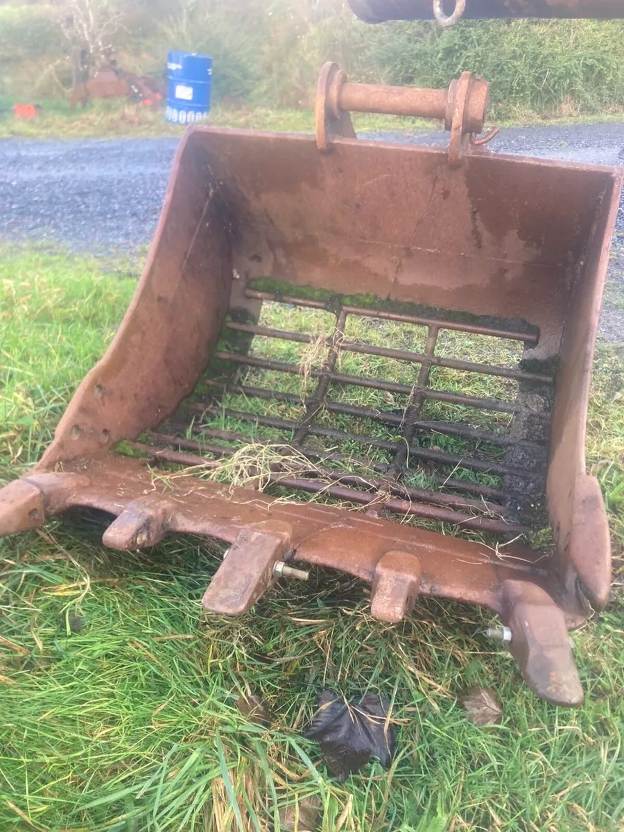 Skeleton Riddle Bucket - Image 1