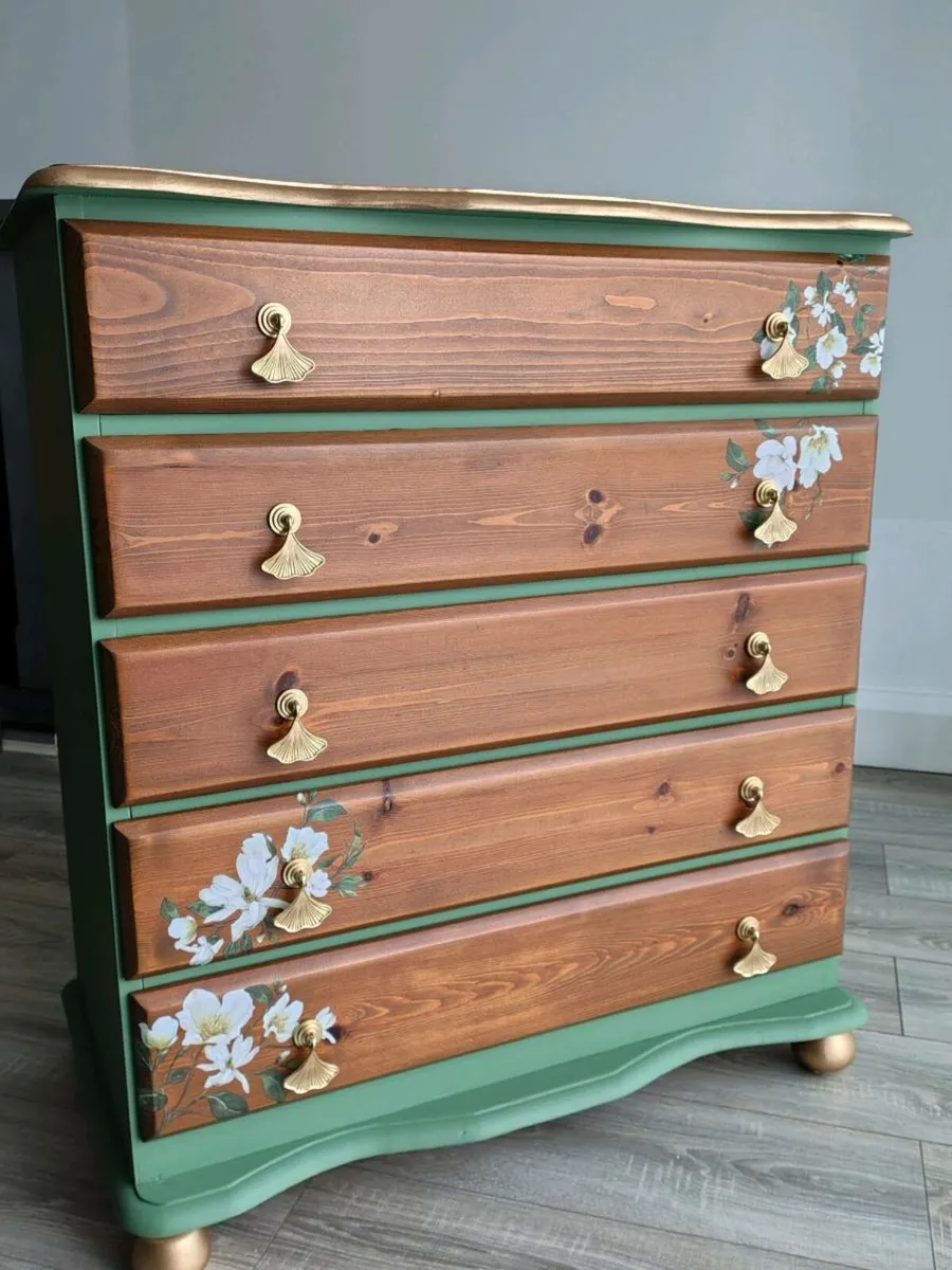 Solid wood chest of drawers - Image 2