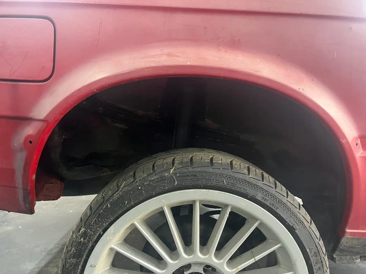 BMW 3-Series 1990 - Image 4