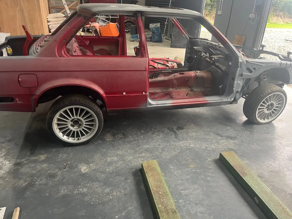 BMW 3-Series 1990 - Image 1