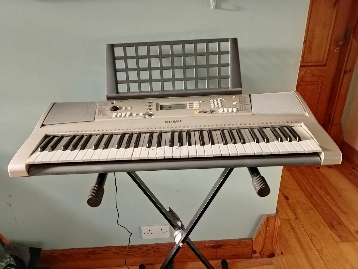 Keyboard - YAMAHA PSR E313 - Image 4
