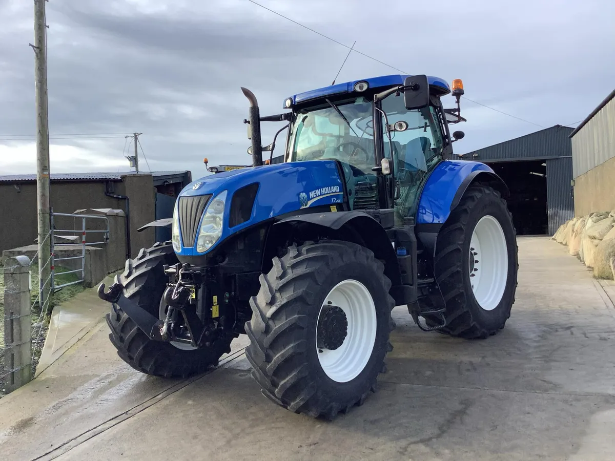 2016 NH T7.235 - Image 1