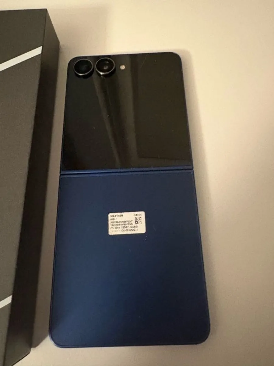 Samsung galaxy Flip 7 - Image 2