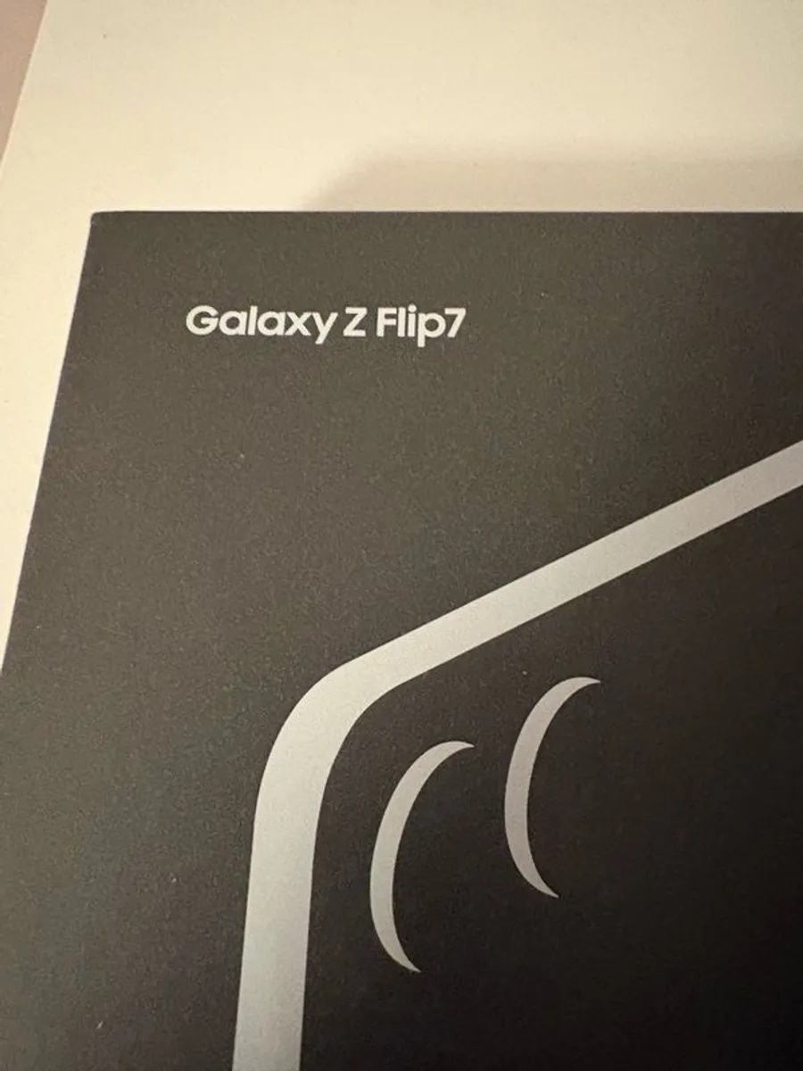 Samsung galaxy Flip 7 - Image 3