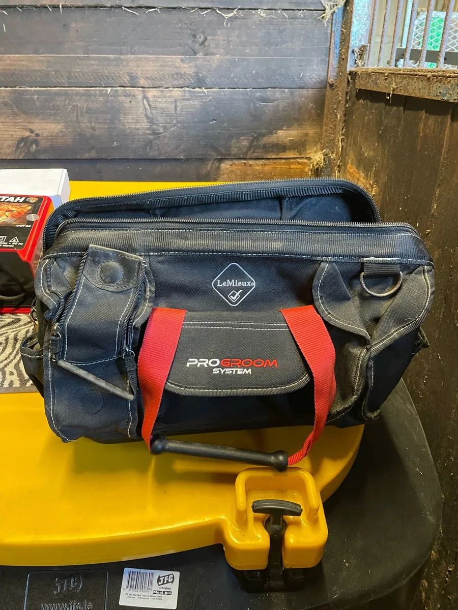 Used Equine grooming kit - Image 1