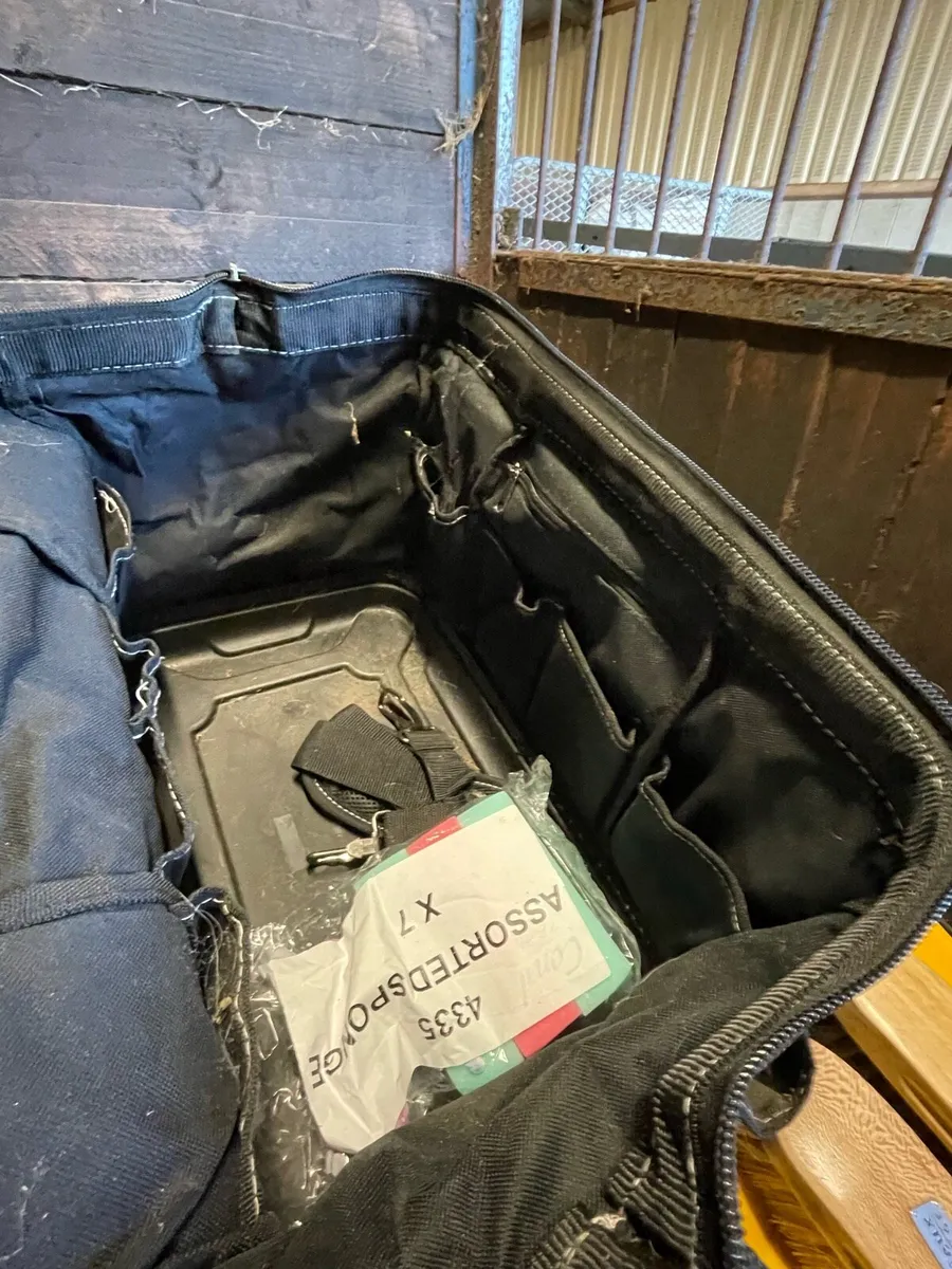 Used Equine grooming kit - Image 4