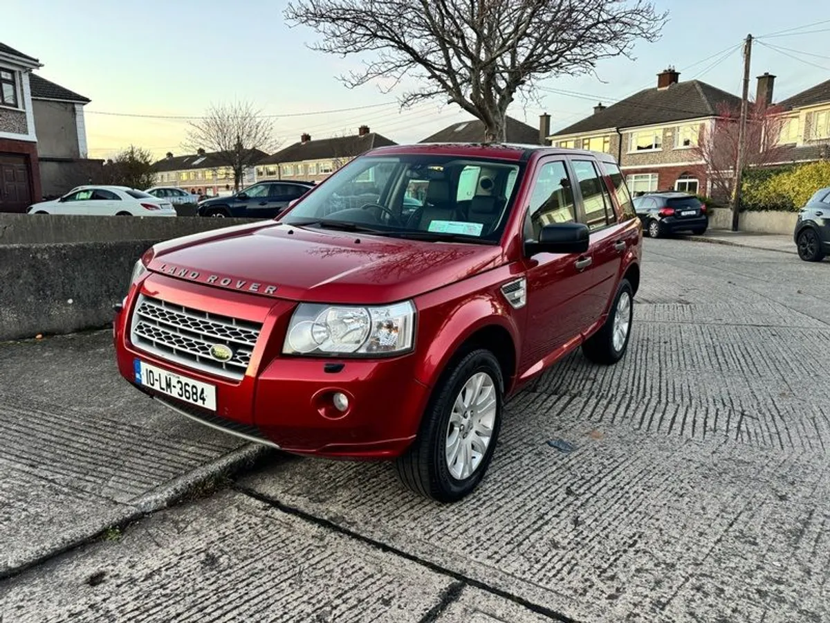 2010 Land Rover Freelander - Image 2