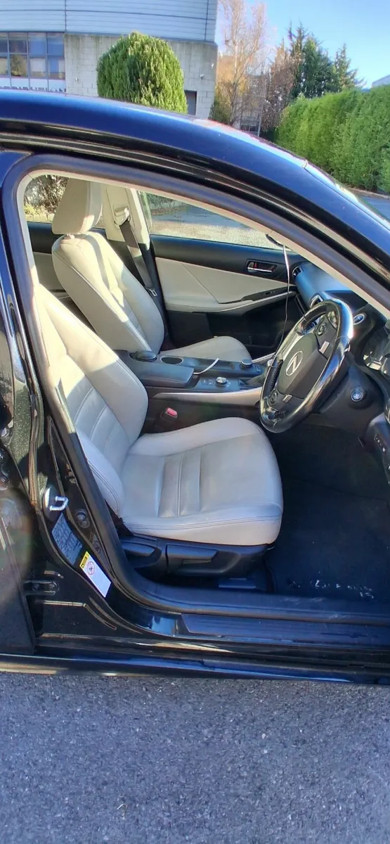Lexus IS 300h 2.5l 2015 - Image 4