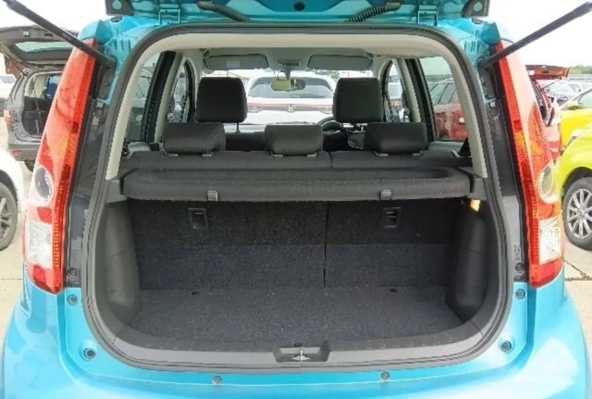 Suzuki Splash, Petrol,  automatic. - Image 2