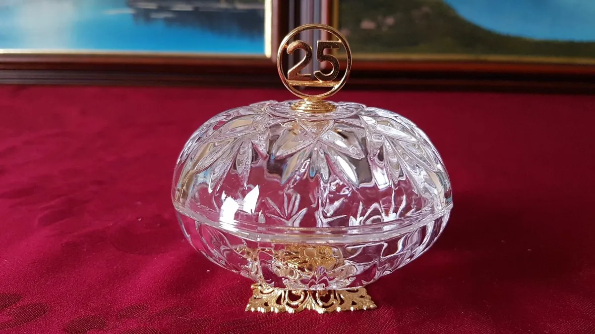 Killarney Crystal With No. 25 Lidded Jewelry Dish - Image 2