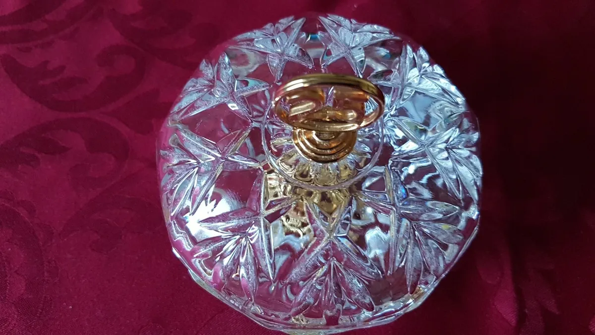 Killarney Crystal With No. 25 Lidded Jewelry Dish - Image 4