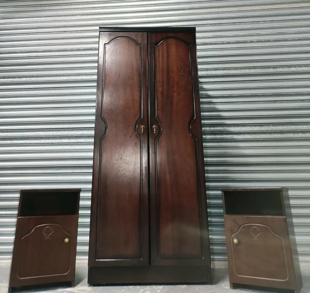 Solid Mahogany wardrobe bedroom set/delivery - Image 3