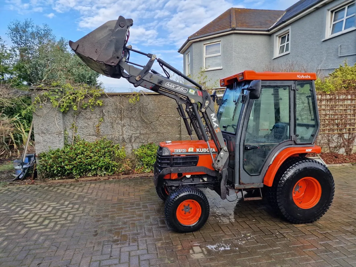 Kubota 27hp Compact Tractor 4 in 1 Loader - Image 3
