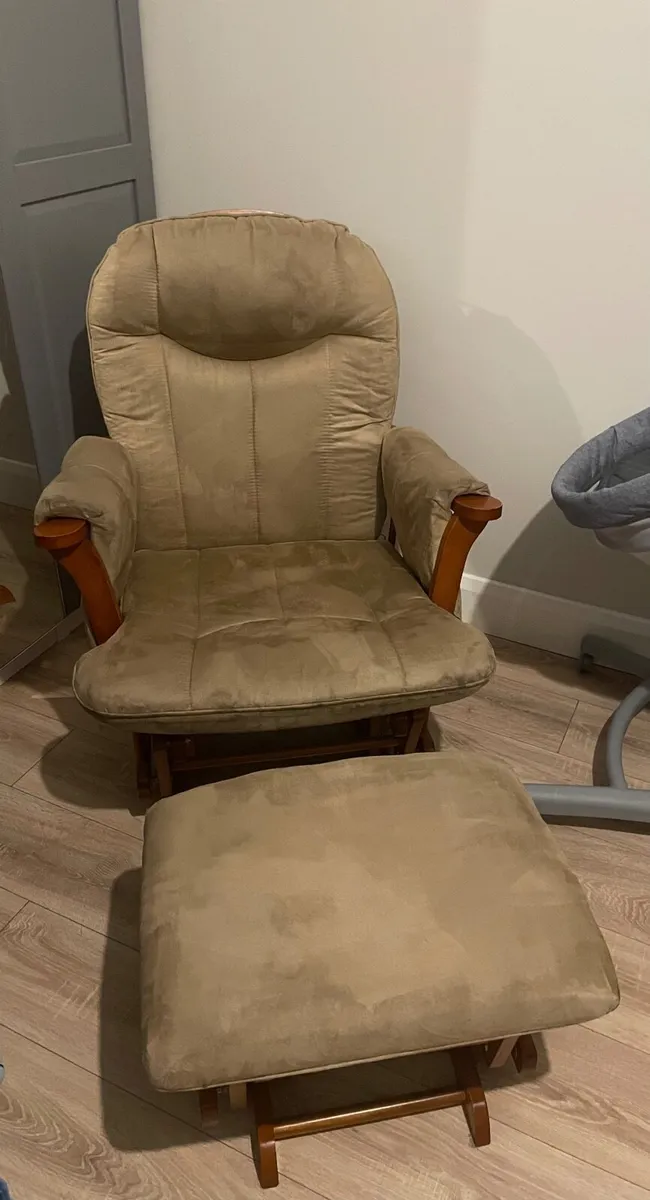 Nursing chair - Image 1