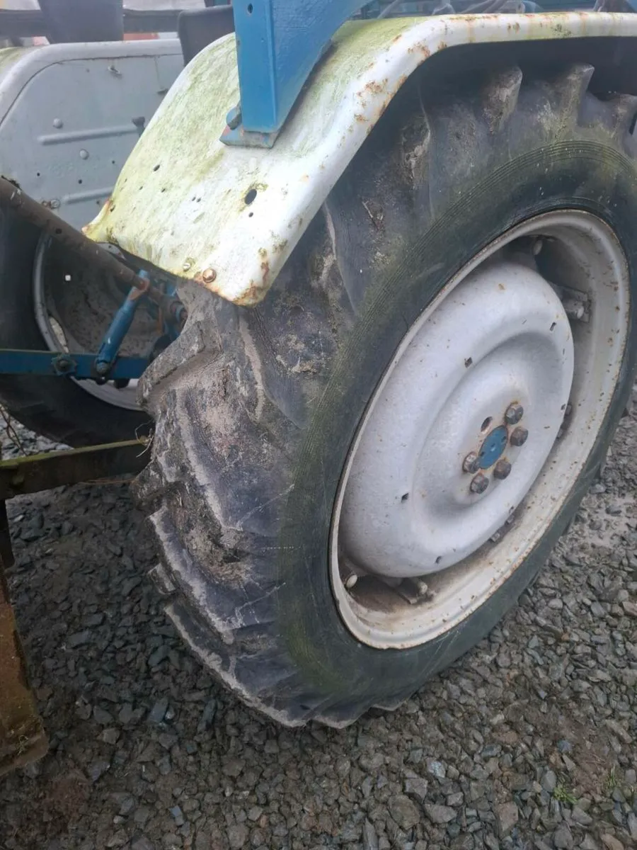 Ford 4000 tractor - Image 4