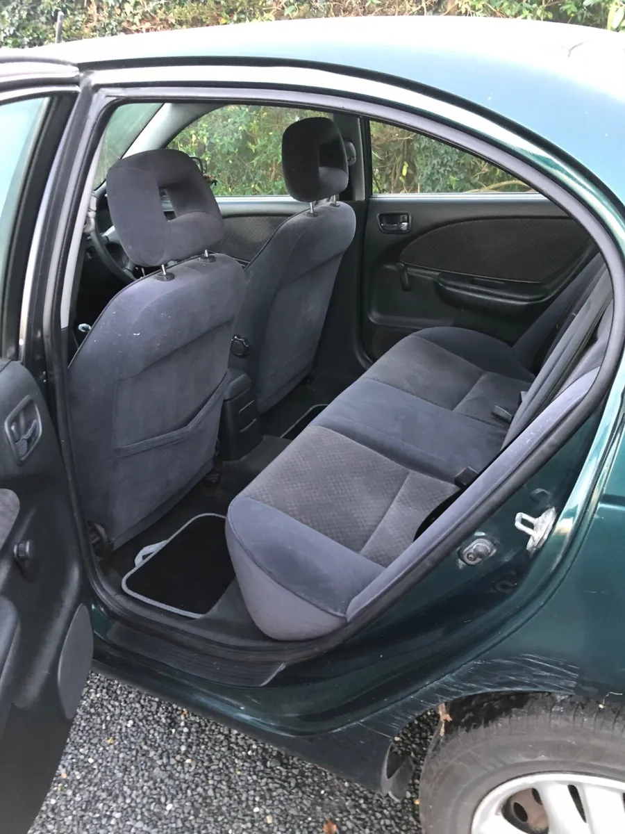 Toyota Avensis 2002 - Image 2