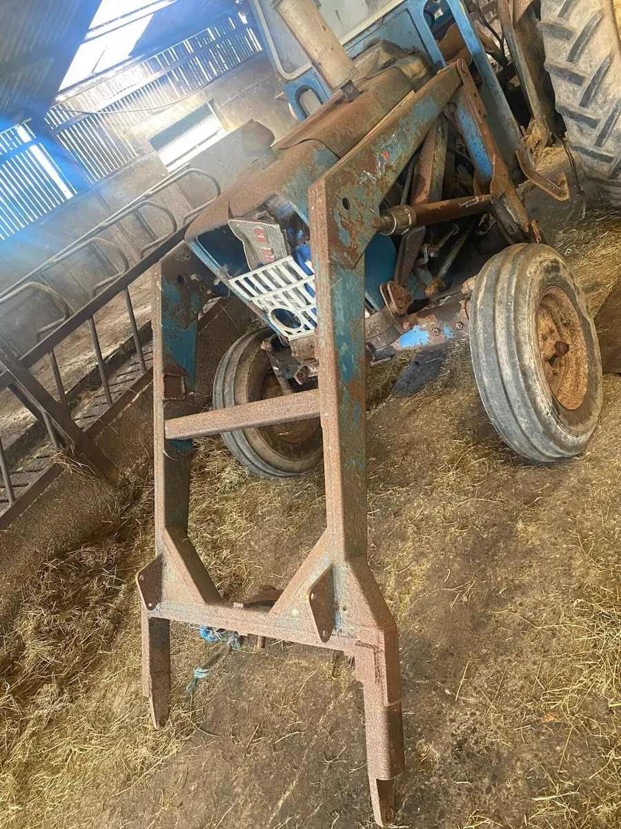 Ford 4000 loader - Image 2