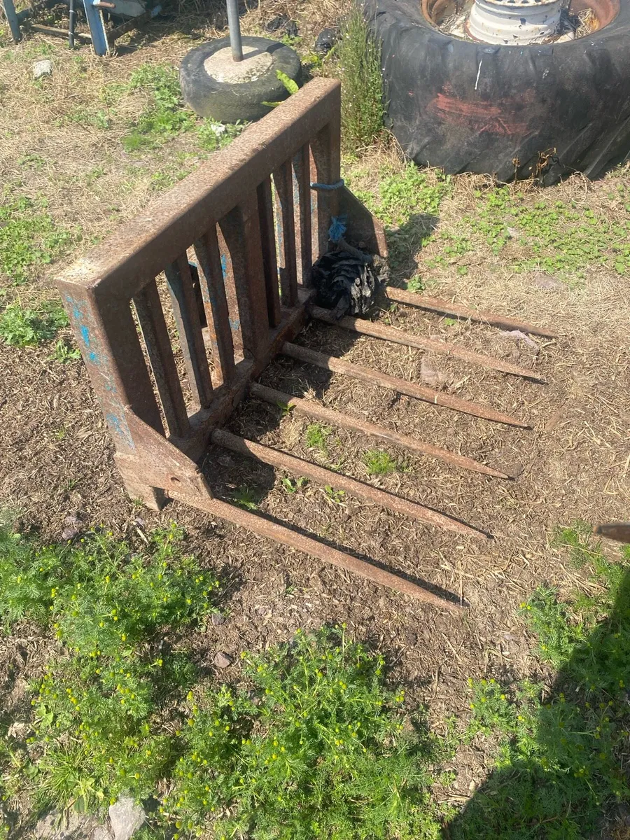 Ford 4000 loader - Image 3