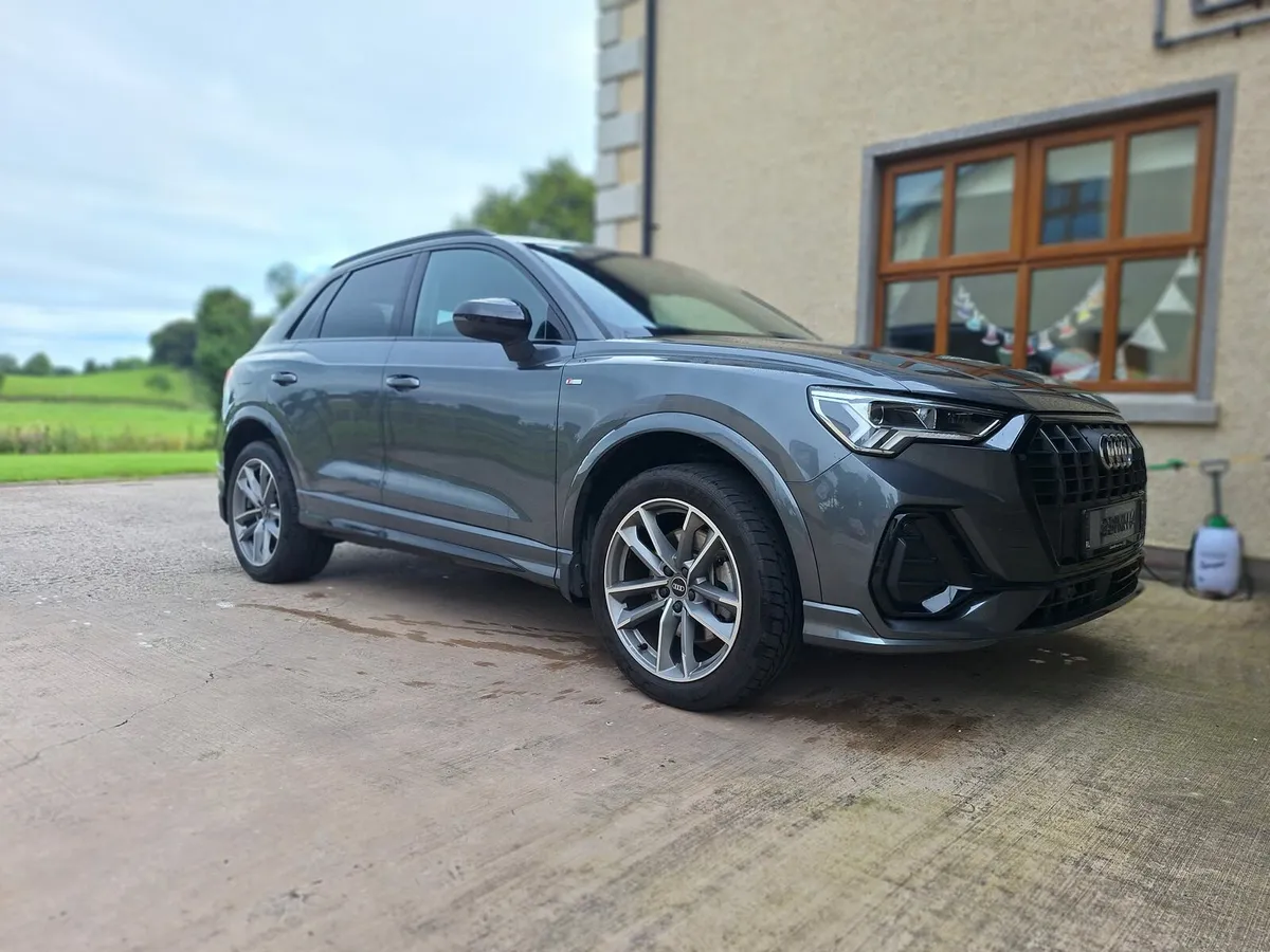 Audi q3 hybrid black edition - Image 3