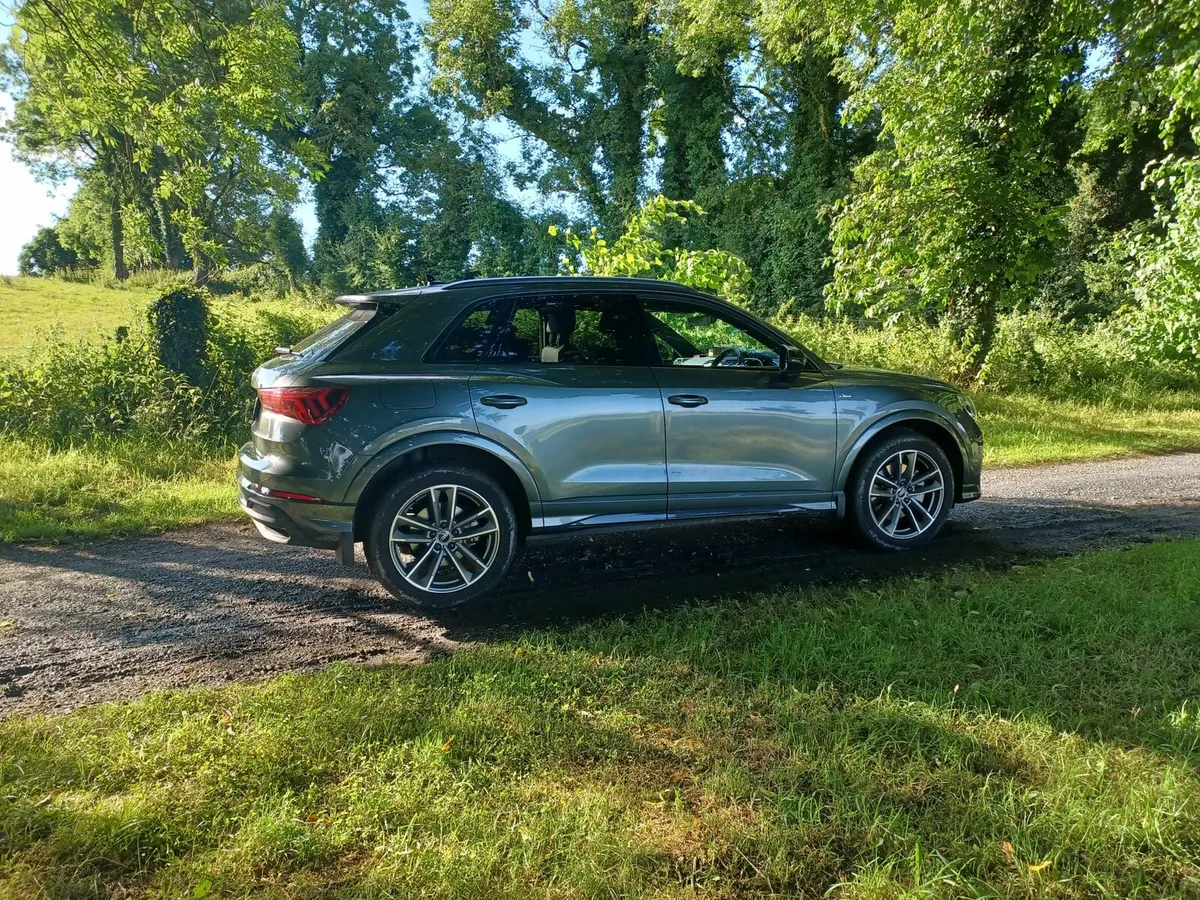 Audi q3 hybrid black edition - Image 4