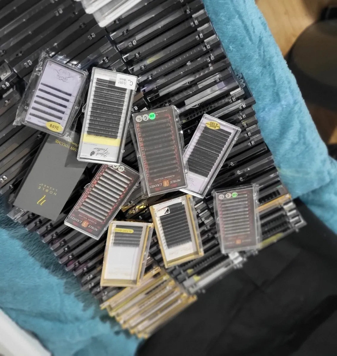 Lashes an uv lamp for lashes - Image 1