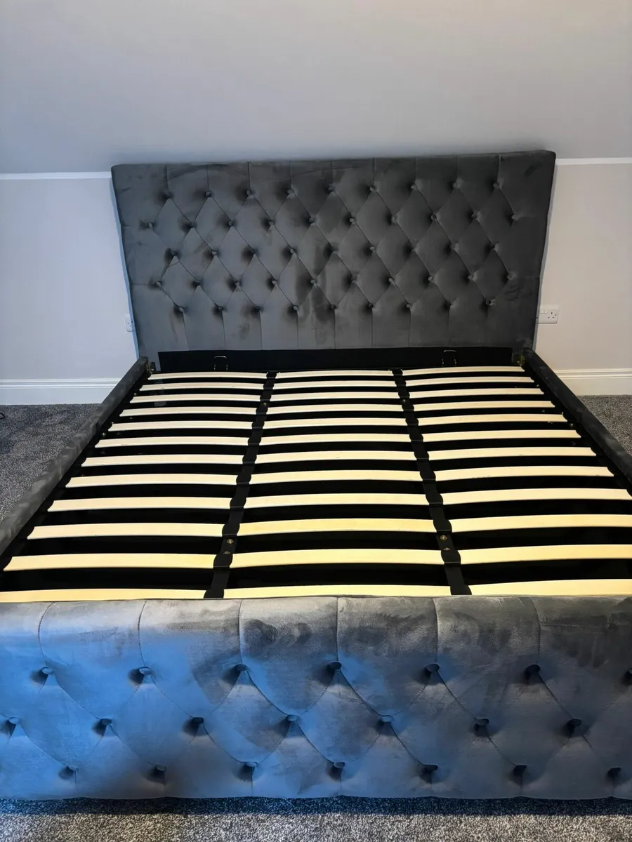 Beds and mattresses - Image 1