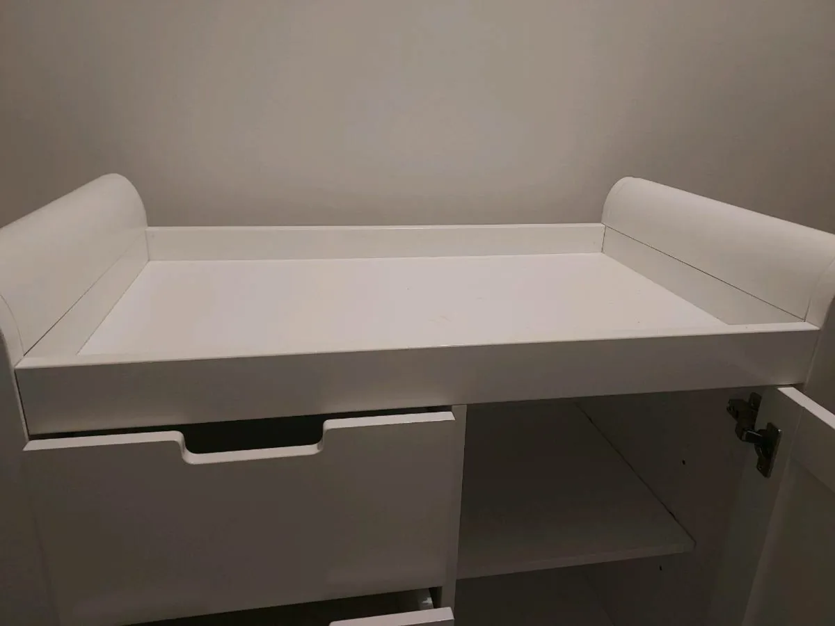 Changing table - Image 3