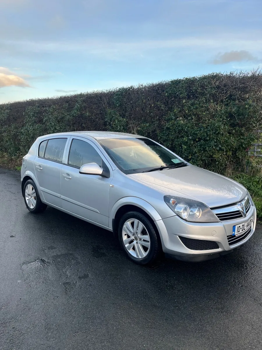Vauxhall Astra 2010 - Image 2