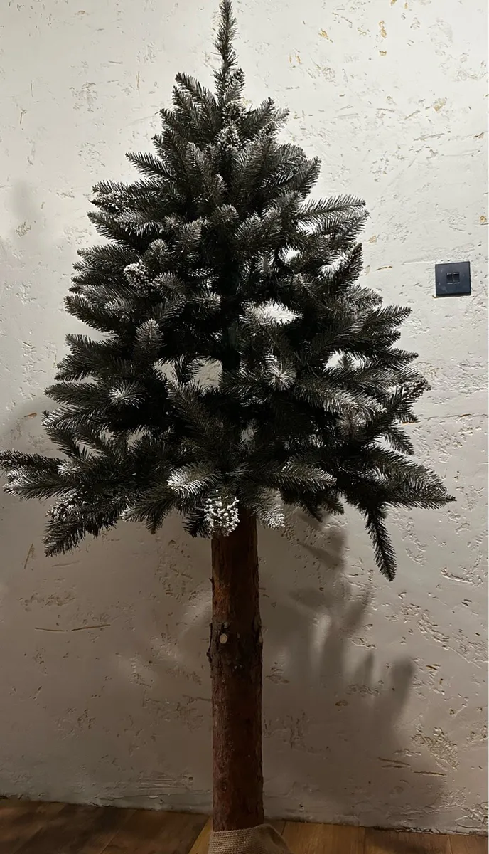 Dimond spruce on trunk PVC - Image 2