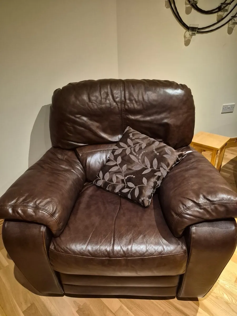 Living room suite - Image 1