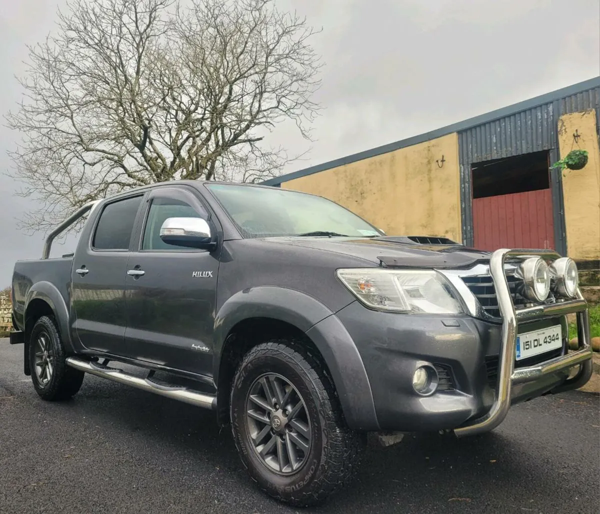 151 TOYOTA HILUX - Image 2