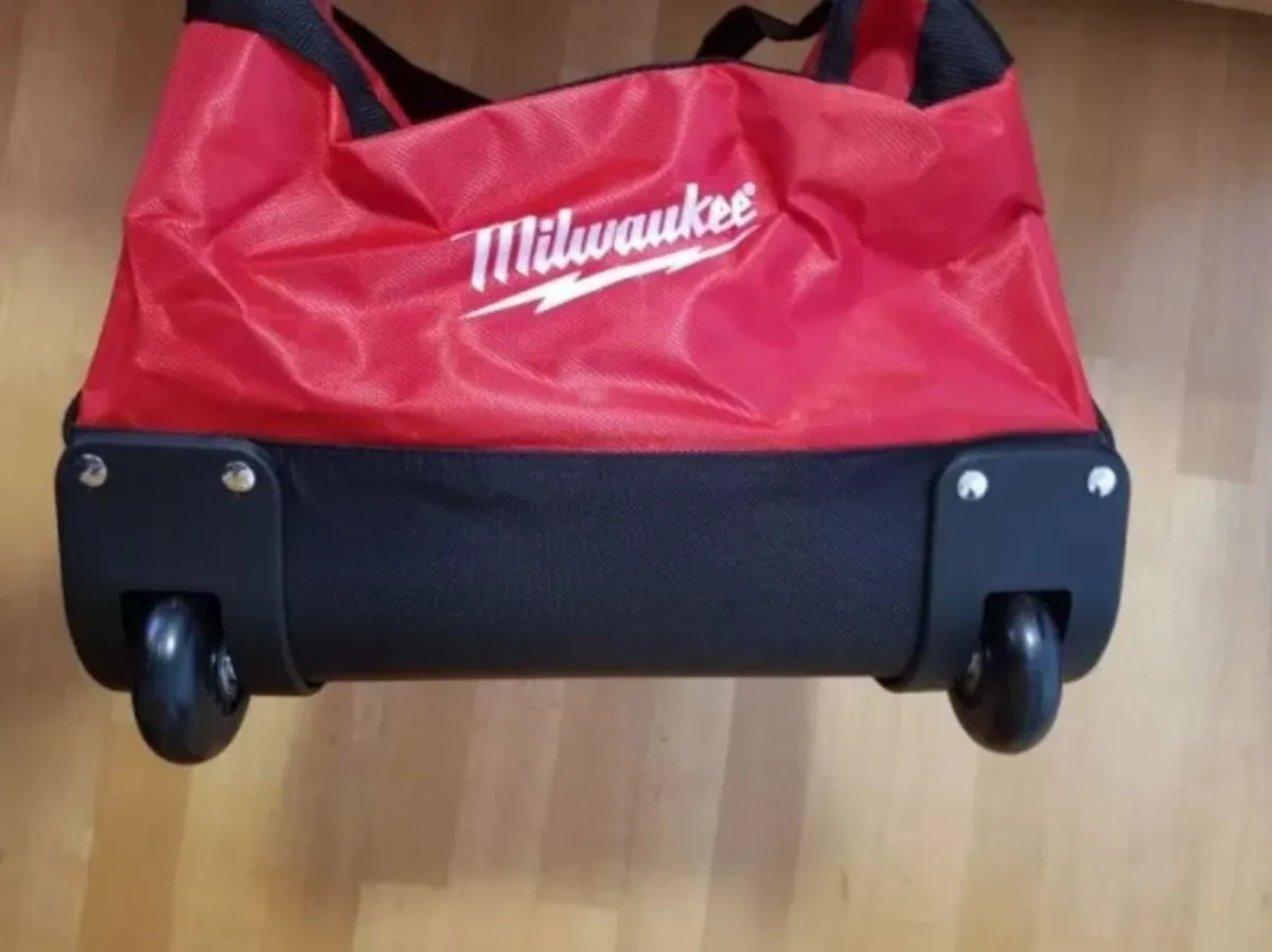 Milwaukee Large Wheeled Tool Bag - Image 3
